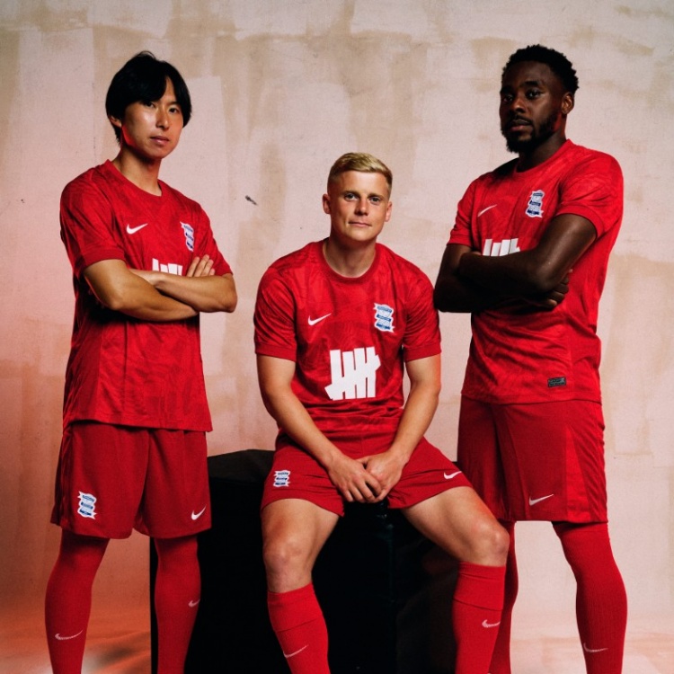 电竞比分-博主：伯明翰发布新赛季第三球衣，与津门虎主场球衣同一模版