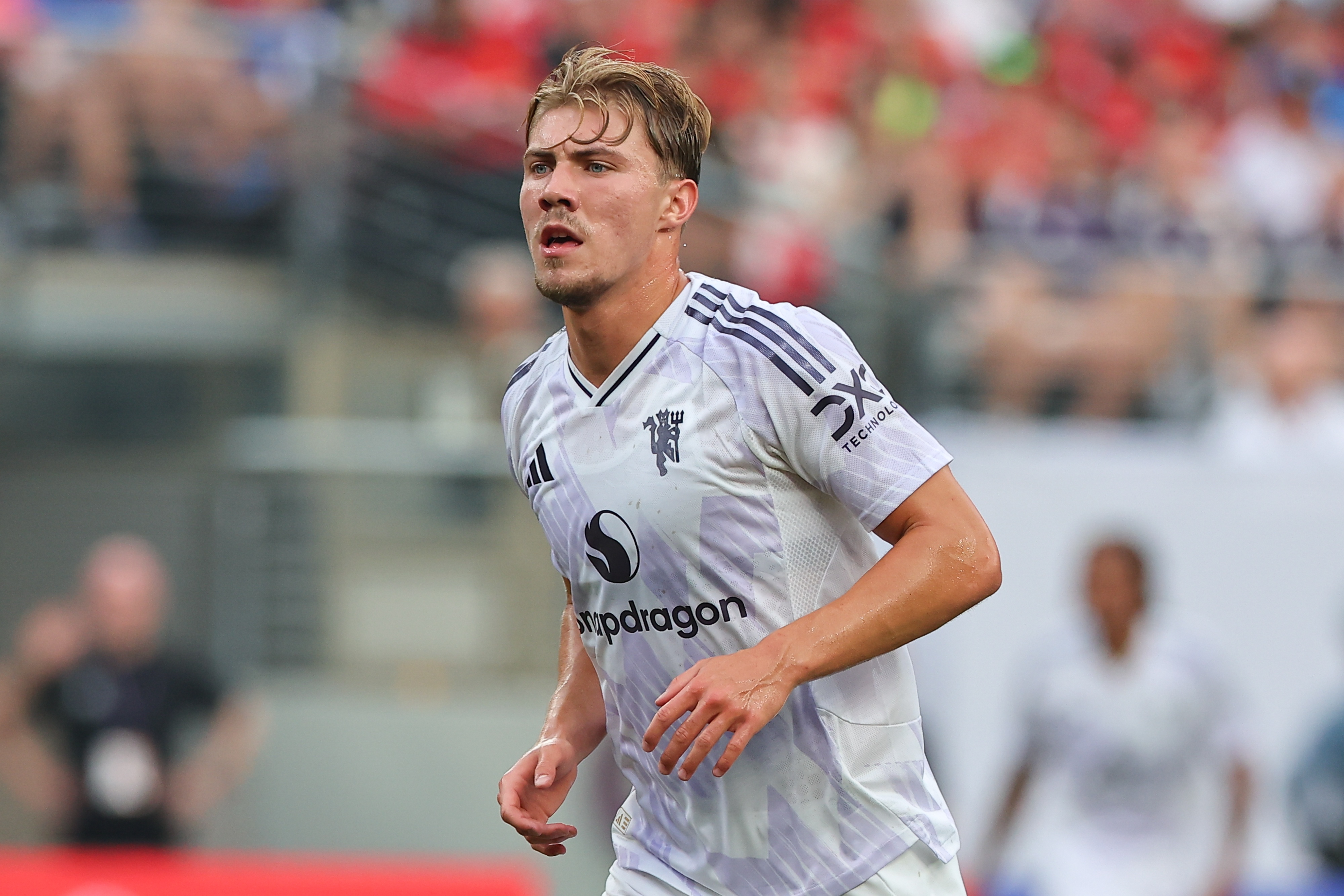 电竞比分-罗马诺爆料：那不勒斯向曼联提出租借霍伊伦 米兰面临竞争